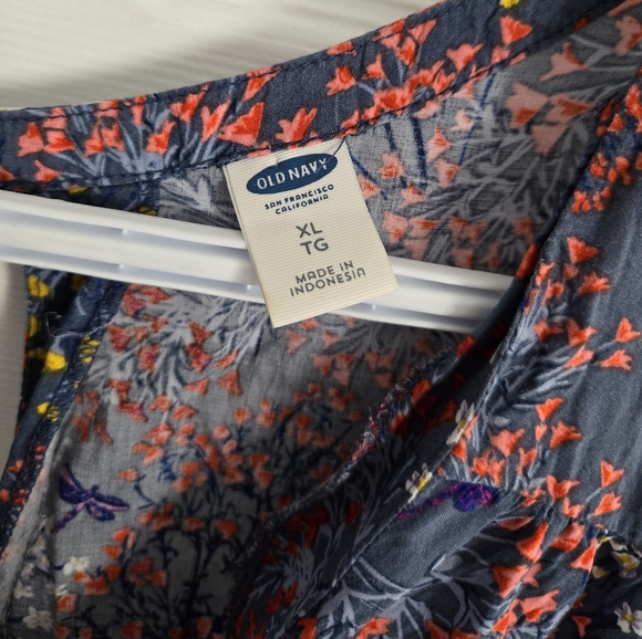 (XL) Old Navy floral printed V neck cut out tank - Picture 8 of 8